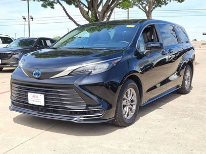 Used 2025 Toyota Sienna LE