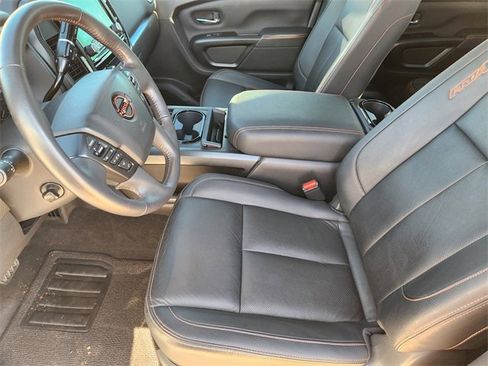 Used 2024 Nissan Titan PRO-4X w/ Pro-4x Convenience Package image 15