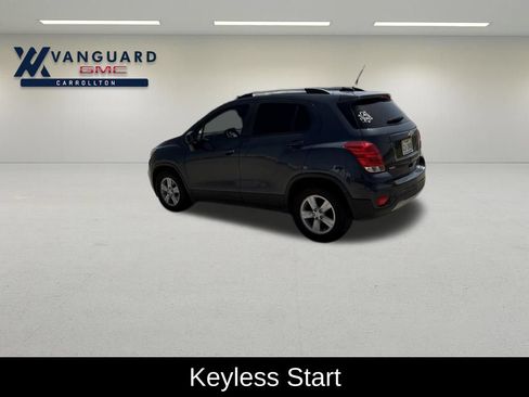 Used 2021 Chevrolet Trax LT w/ LT Convenience Package FWD image 4