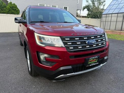 Used 2016 Ford Explorer XLT w/ Equipment Group 202A image 12