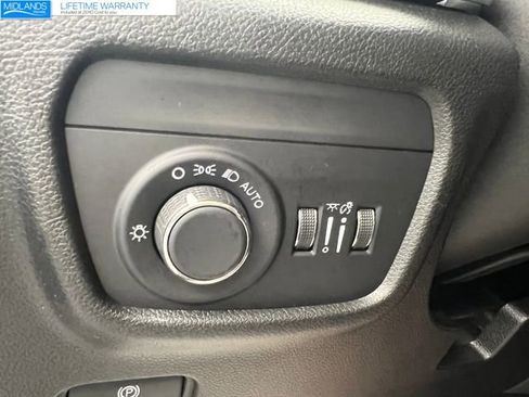 Used 2024 Jeep Grand Cherokee L Laredo image 45