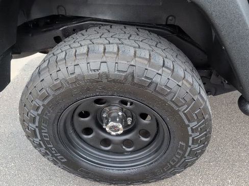 Used 2017 Jeep Wrangler Sport w/ Mopar Black Appearance Group AWD/4WD image 13