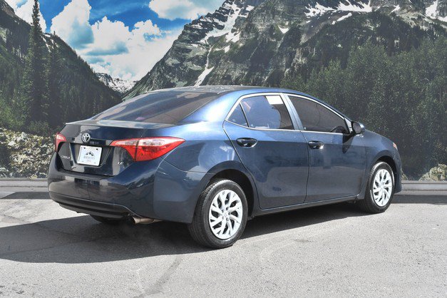 Used 2017 Toyota Corolla LE w/ Carpet Mat Package (TMS) FWD image 3