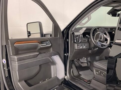 Used 2025 GMC Sierra 3500 Denali w/ Denali Reserve Package AWD/4WD image 26
