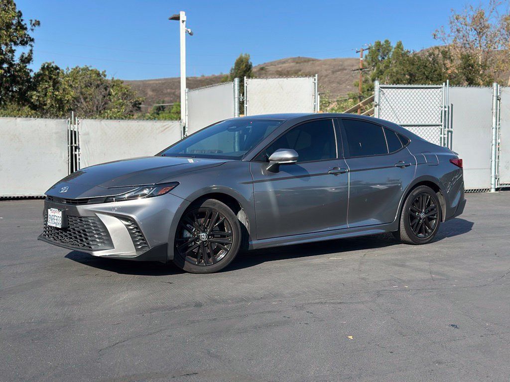 Used 2025 Toyota Camry SE FWD image 1