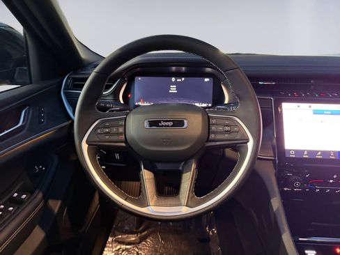 New 2025 Jeep Grand Cherokee L Limited w/ Black Appearance Package image 12