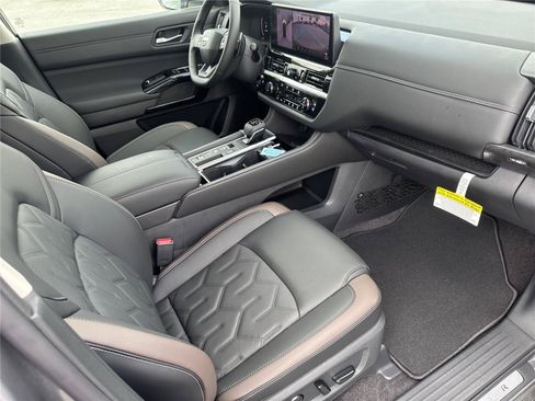 New 2026 Nissan Pathfinder Platinum w/ Cargo Package FWD image 36