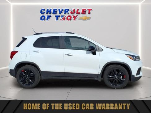 Used 2020 Chevrolet Trax LT w/ Sun & Sound Package FWD image 10