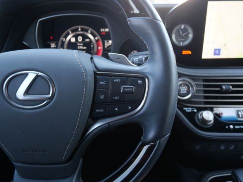 Used 2023 Lexus LS 500 w/ Luxury Package image 16