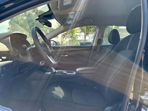 Used 2025 Nissan Sentra SV FWD image 25