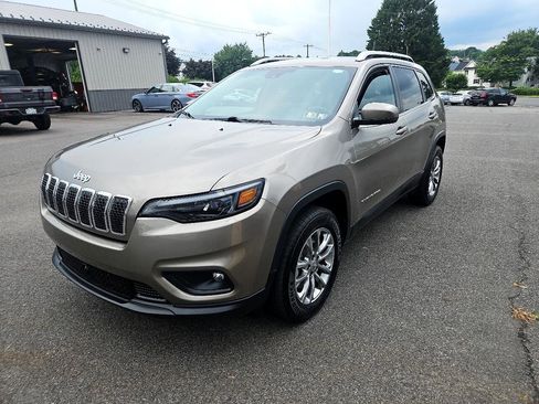 Used 2021 Jeep Cherokee Latitude Plus w/ Mopar Interior Package image 7