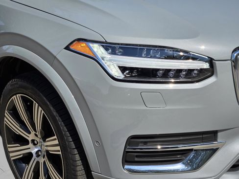 Certified 2025 Volvo XC90 B5 Ultra w/ Protection Package Premier image 39