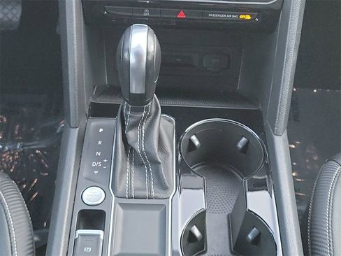 Used 2022 Volkswagen Atlas Cross Sport SE image 19
