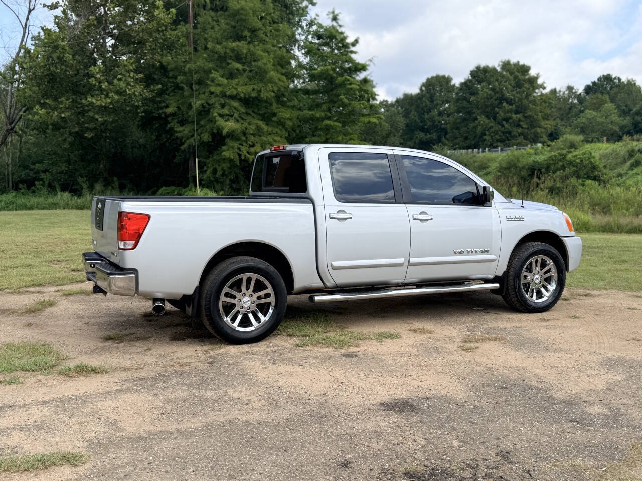 Used 2012 Nissan Titan SV w/ SV Value Truck Pkg RWD image 5