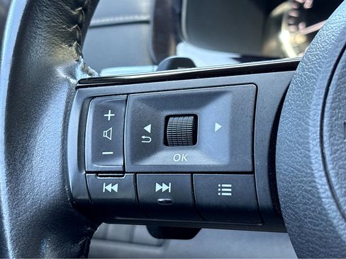 Used 2022 Nissan Pathfinder SV w/ SV Black Package image 13