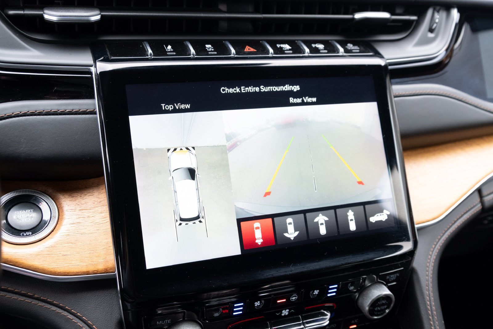 Used 2022 Jeep Grand Cherokee Summit AWD/4WD image 4