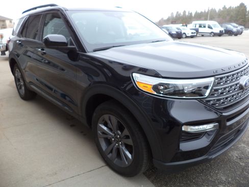 Used 2024 Ford Explorer XLT w/ Equipment Group 202A AWD/4WD image 9