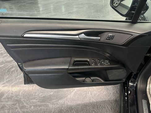 Used 2017 Ford Fusion Titanium image 9