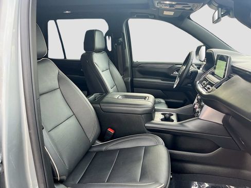 Used 2023 GMC Yukon SLT w/ SLT Premium Package AWD/4WD image 31