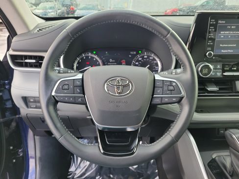 Used 2021 Toyota Highlander XLE image 21