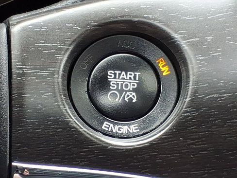 Used 2015 Jeep Grand Cherokee Limited image 19