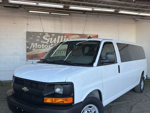 Used 2017 Chevrolet Express 3500 LS image 3