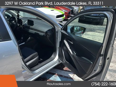 Used 2020 Toyota Yaris LE FWD image 35