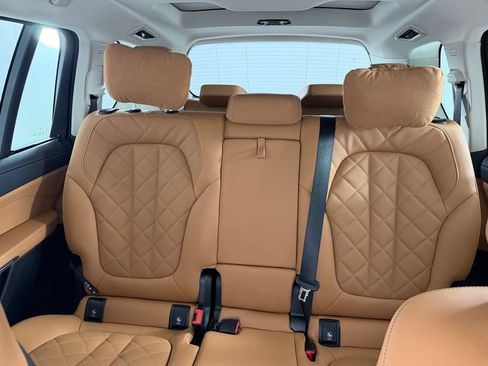 Used 2025 BMW X7 xDrive40i w/ Premium Package AWD/4WD image 17
