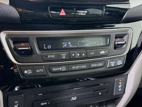 Used 2018 Honda Pilot Touring image 24