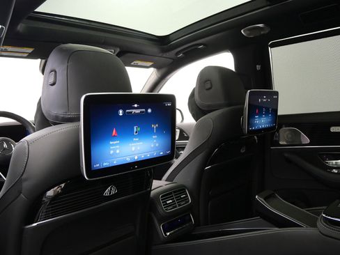 Used 2025 Mercedes-Benz Maybach GLS 600 4MATIC image 39