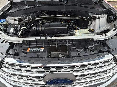 Used 2021 Ford Explorer Limited w/ Equipment Group 301A AWD/4WD image 24
