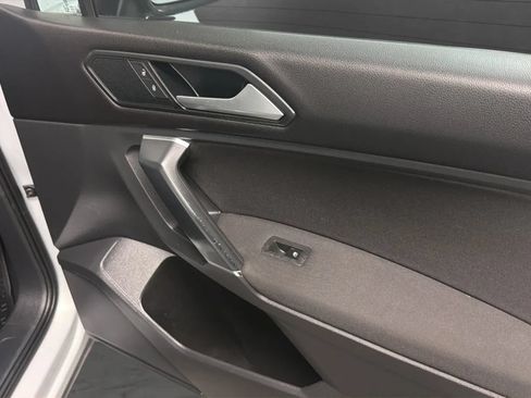 Used 2018 Volkswagen Tiguan S FWD image 17