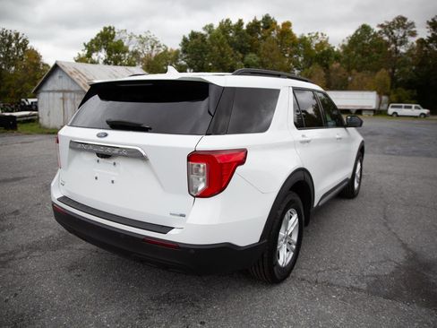 Used 2020 Ford Explorer XLT image 3