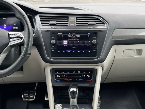 Certified 2022 Volkswagen Tiguan SE R-Line image 15