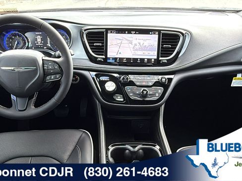 New 2026 Chrysler Pacifica Limited w/ S Appearance Package FWD image 17
