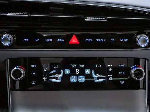 Certified 2026 Genesis GV70 2.5T Advanced AWD/4WD image 17