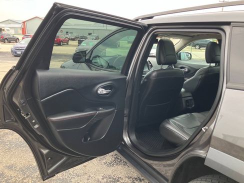 Used 2015 Jeep Cherokee Trailhawk w/ Leather Interior Group AWD/4WD image 11