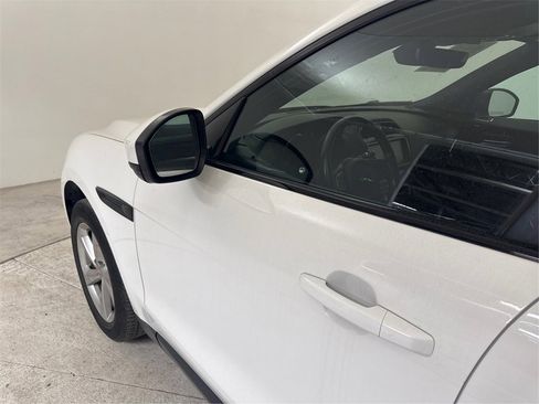 Used 2020 Jaguar F-PACE Premium image 15