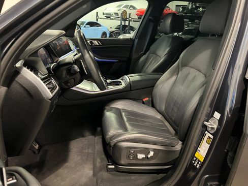 Used 2022 BMW X5 xDrive40i w/ M Sport Package image 9