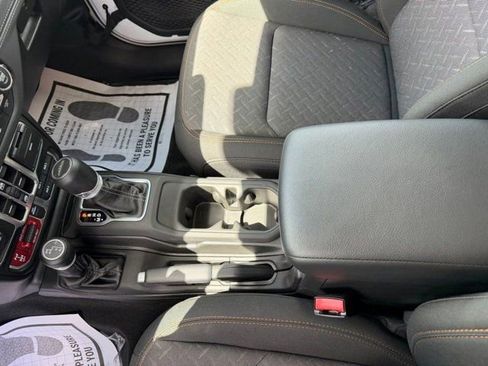 Used 2025 Jeep Gladiator Mojave w/ Convenience Group image 23