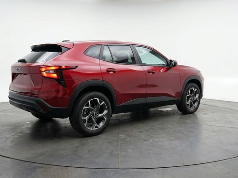 Used 2025 Chevrolet Trax LT FWD image 9