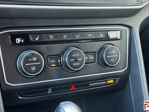 Used 2020 Volkswagen Atlas Cross Sport SE image 25