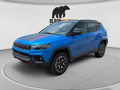 Used 2025 Jeep Compass Trailhawk AWD/4WD image 4