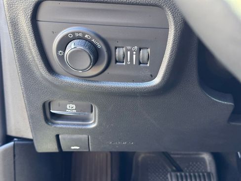 Used 2025 Jeep Grand Cherokee Laredo X image 24