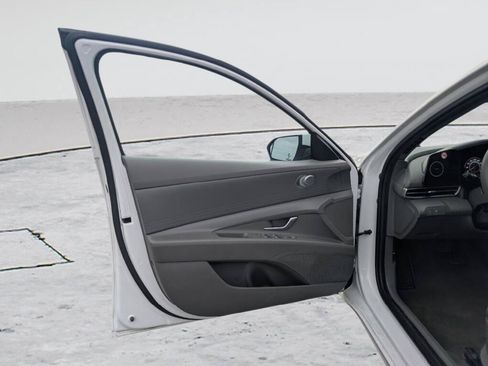 Used 2024 Hyundai Elantra SEL FWD image 7