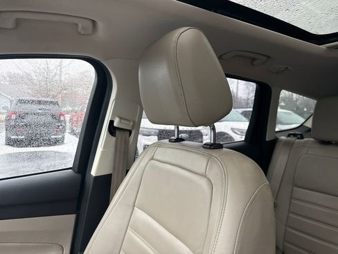 Used 2017 Ford Escape SE w/ SE Leather Comfort Package image 44