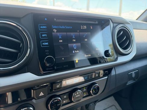 Used 2016 Toyota Tacoma TRD Sport w/ Premium & Technology Package image 19