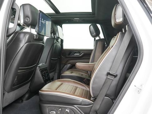 Used 2025 GMC Yukon Denali Ultimate AWD/4WD image 17