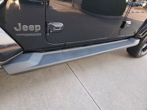 Used 2021 Jeep Wrangler Unlimited Sahara image 33