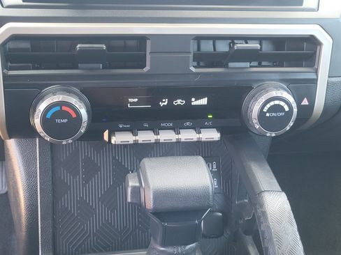Certified 2024 Toyota Tacoma SR AWD/4WD image 19